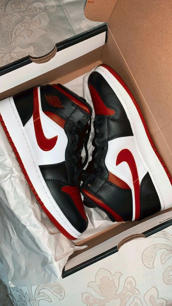 Air Jordan 1 Mid "Metallic Red" sneakers